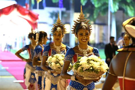 Sri Lankan Traditional Dress & Costume | History & Interesting Facts