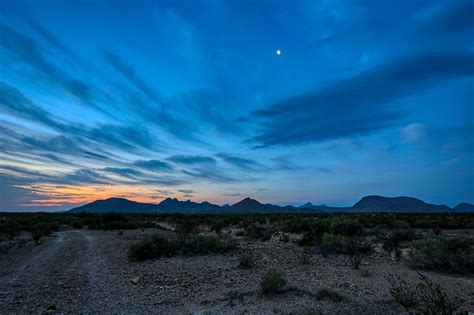 Blue Hour Photography: A Comprehensive Guide (With 7 Tips)