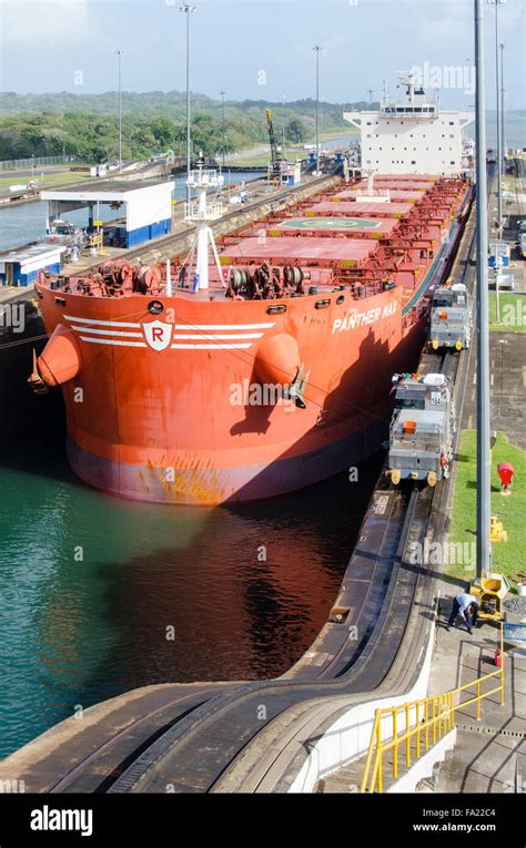 Bulk Carrier Panamax Ship In Gatun Locks, Panama Canal. Panama Stock Photo - Alamy