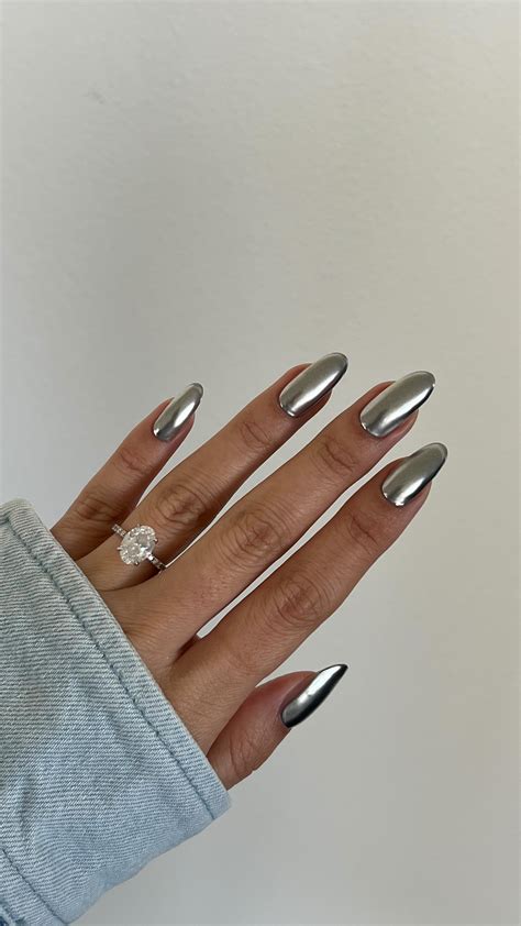 Silver-Chrome-Nails - Grazia