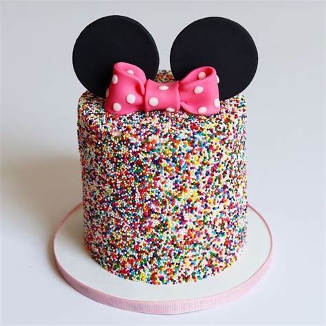 Find the best Minnie Mouse cake to surprise your little one with