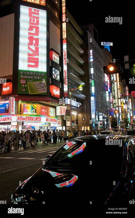 street scene by night, Shinjuku, Tokyo, Japan Stock Photo - Alamy