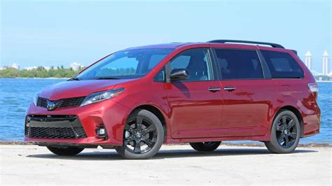 2020 Toyota Sienna SE Premium Review: Burnt Sienna