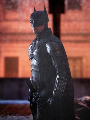 Robert Pattinson's Batman Suit: Everything To Know About His Batsuit ...