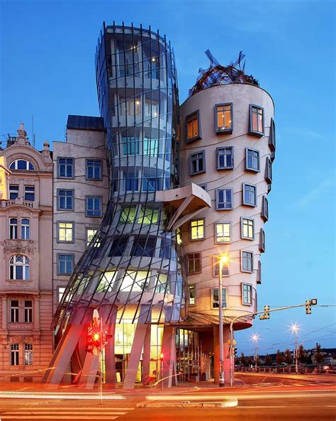 Frank Gehry: TOP 10 Most Iconic Buildings - D.Signers