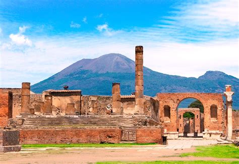 Pompeii Facts | Pompeii For Kids | DK Find Out