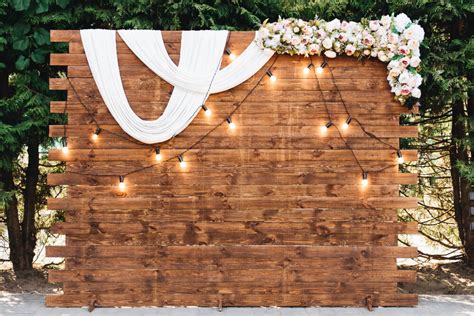 Decorating the Perfect DIY Outdoor Wedding Backdrop