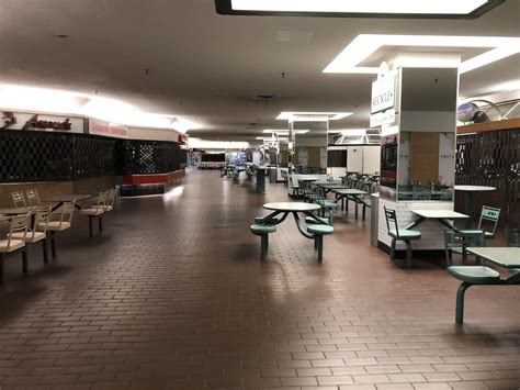 Underground Mall in DT Toronto : r/deadmalls