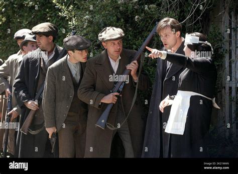 SCENE WITH CILLIAN MURPHY, THE WIND THAT SHAKES THE BARLEY, 2006 Stock Photo - Alamy