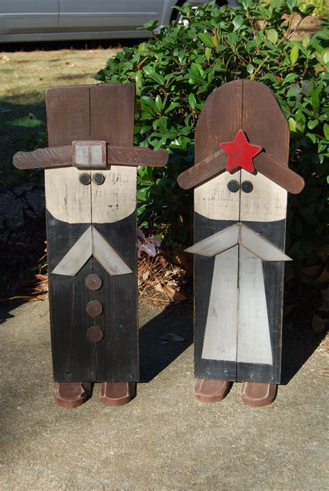 Cute Thanksgiving Pilgrim Couple from Pallet Wood