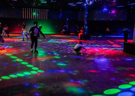 Roller Skating Rink Near me| Indoor Roller Skating for adults & kids in Bay Town