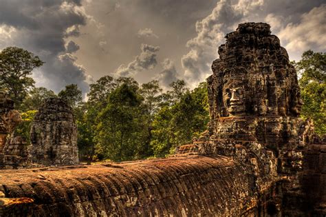 35 Amazing Photos from the Ruins of Angkor Wat Vishnu Temple in Cambodia