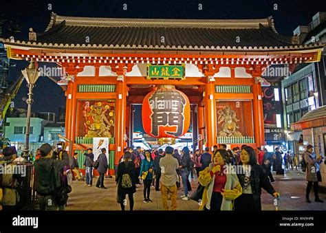 Kaminarimon Gate to Senso-ji Temple in Tokyo at night in Asakusa Stock Photo - Alamy