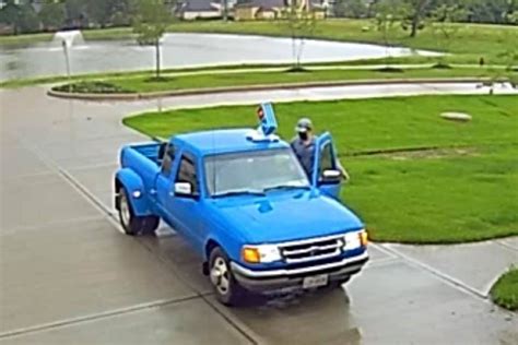 Ford Ranger Dually Makes One Memorable Pizza Delivery Pickup - Ford-Trucks.com