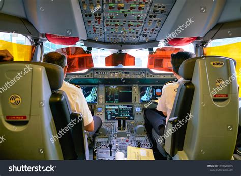 1,011 Airbus A350 Cockpit Images, Stock Photos, 3D objects, & Vectors | Shutterstock