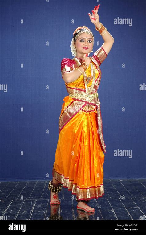 Bharata Natyam, Bharatnatyam, Indian classical dance, woman dancing, Bharatanatyam Bharat Natyam ...