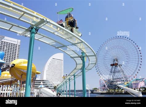 Intercontinental Hotel and Cosmos Ferris Wheel in the Minato Mirai 21 ...