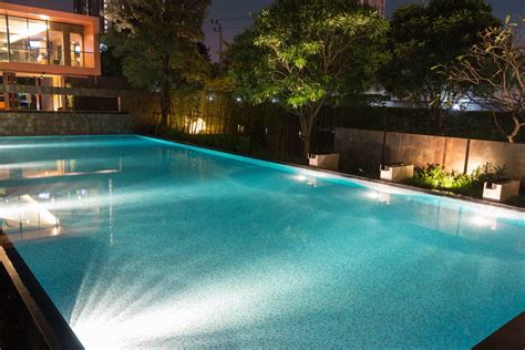 Looking for a Pool Light Installation?