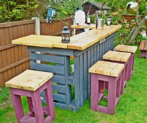 DIY Pallet Outdoor Bar and Stools - The Owner-Builder Network