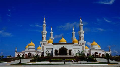 Sultan Haji Hassanal Bolkiah Masjid, the largest mosque in the Philippines. | Masjid, Filipino ...