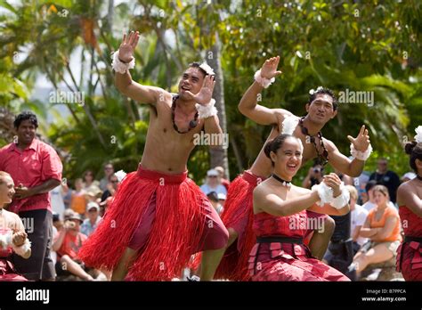 LA'IE, HI - JULY 26: Students perform Tongan dance at the Polynesian Cultural Center Stock Photo ...