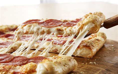 PI_Stuffed-Crust-Buffet-Pizza-Cheese-Pull-12665-apf