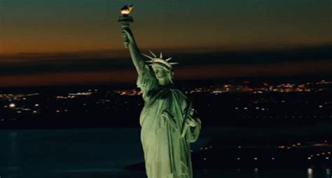 Statue Of Liberty New York GIF - StatueOfLiberty NewYork Statue - Discover & Share GIFs