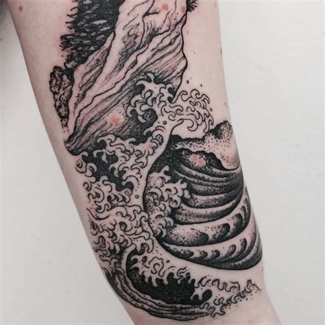 90+ Remarkable Wave Tattoo Designs - The Best Depiction of the Ocean