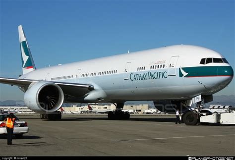 Boeing 777-300ER - B-KPU operated by Cathay Pacific Airways taken by ...