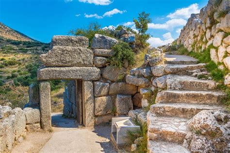 Cyclopean Walls in Mycenae, Greece | Greeka