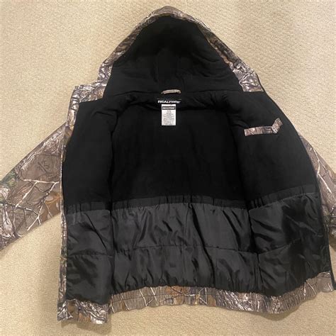 Realtree Camo hunting jacket! Jacket is a YOUTH XL... - Depop