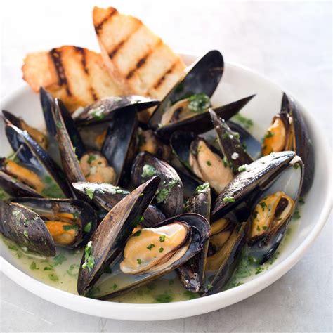 Mussels Vs. Clams | Lipstick Alley