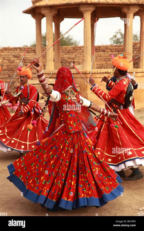 India Rajasthan Jaisalmer Desert Festival dancers Stock Photo - Alamy