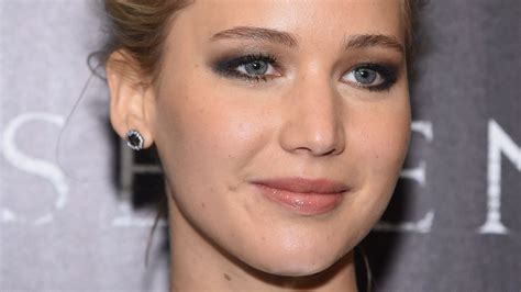 The Most Majestic Makeup For Grey Eyes | HuffPost Life