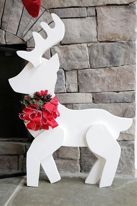 Christmas Mantel Decorating | Diy christmas reindeer, Christmas reindeer decorations, Christmas diy