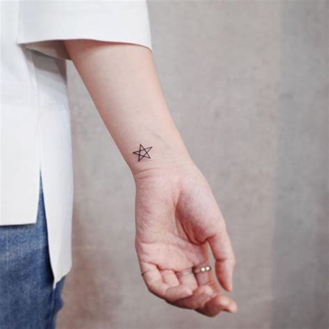 Simple star wrist tattoo by Witty Button | Hình xăm đẹp, Hình xăm, Xăm