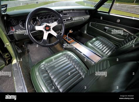 Introducir 56+ imagen dodge charger rt 1970 interior - Abzlocal.mx