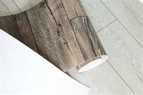 Linoleum Vs Vinyl Flooring: Which is Better? | Storables