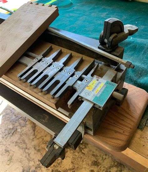 Leigh D4 Dovetail Jig - Sherwood Auctions