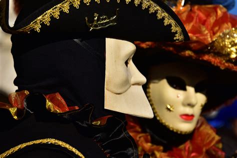 Venice Carnival’s Most Typical Masks and Costumes | ITALY Magazine