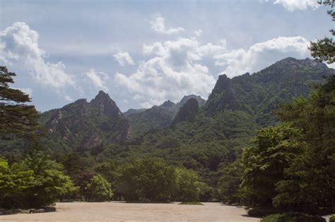 A Day Trip in Seoraksan National Park - Bobo and ChiChi