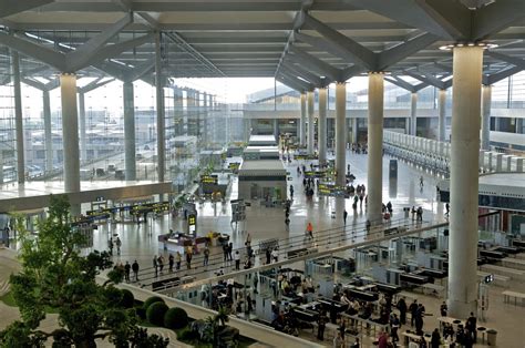 Aeropuerto de Málaga, arquitectura e infraestructuras