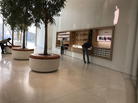 Pictures, video: Apple store Dubai Mall to offer free music, photo ...