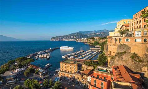 How to get from Naples airport to Sorrento: 4 easy ways | Mama Loves Italy