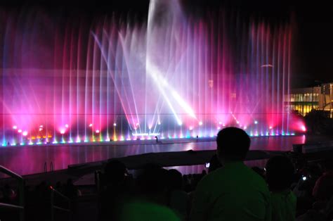 Musical Fountain in Ocean Park - Philippines Tour Guide