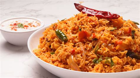 Quick & Easy Tomato Rice Recipe for Lunch & Tiffin Box