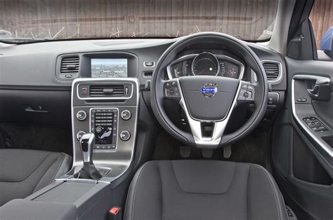 Volvo S60 2010-2018 interior | Autocar