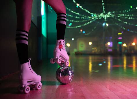 Roller Skating Rink Near me| Indoor Roller Skating for adults & kids in Bay Town