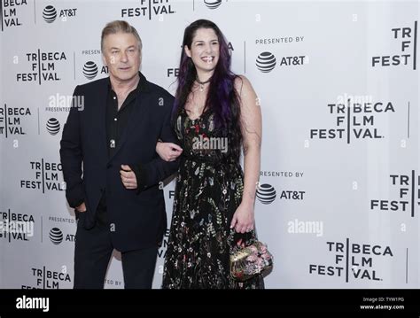 Alec Baldwin and Kathryn DeLorean arrive on the red carpet at the ...