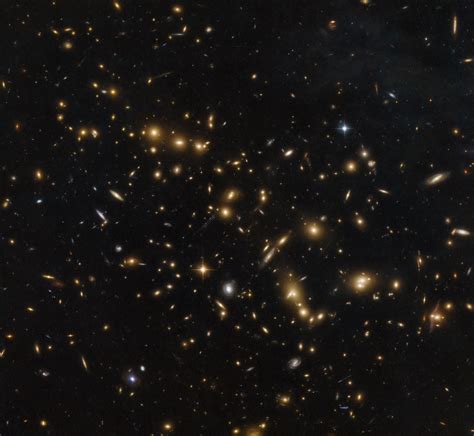 Hubble Space Telescope Spots Rich Galaxy Cluster | Astronomy | Sci-News.com